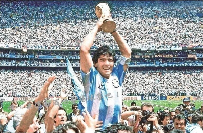 Maradona qua đời trên đường tới thiên đàng